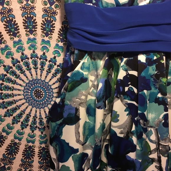 Floral dress - Picture 2 of 5